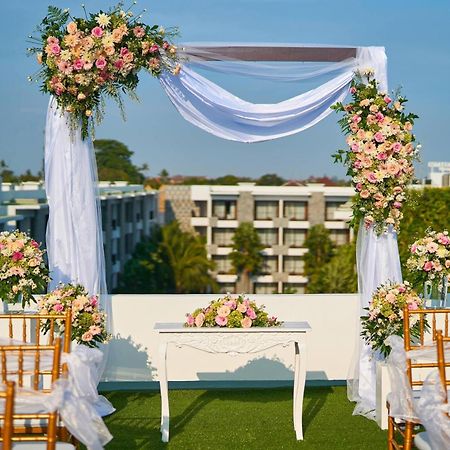 Courtyard By Marriott Bali Seminyak Resort מראה חיצוני תמונה A wedding canopy