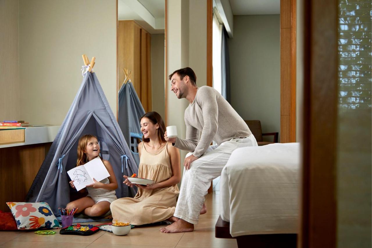 Courtyard By Marriott Bali Seminyak Resort מראה חיצוני תמונה Family at home