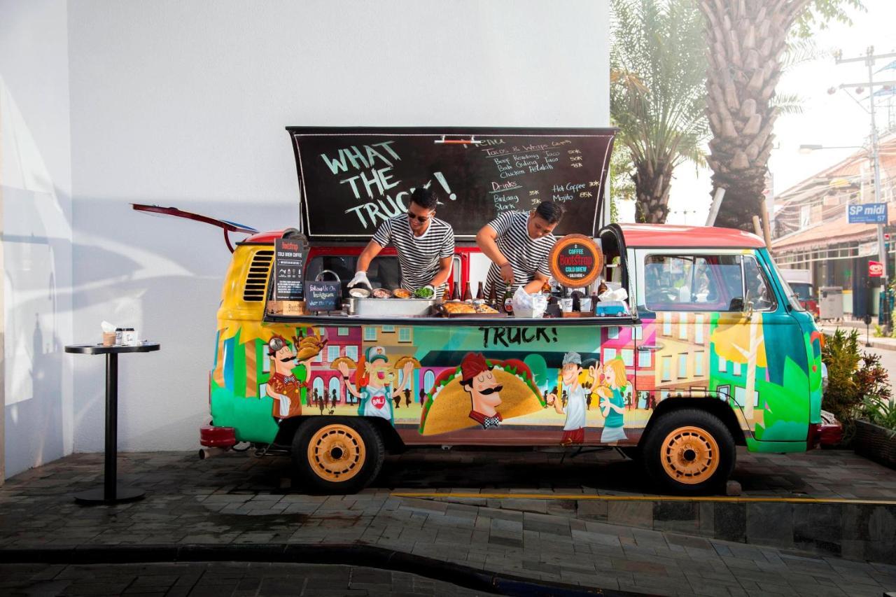 Courtyard By Marriott Bali Seminyak Resort מראה חיצוני תמונה A food truck in Bangkok, Thailand