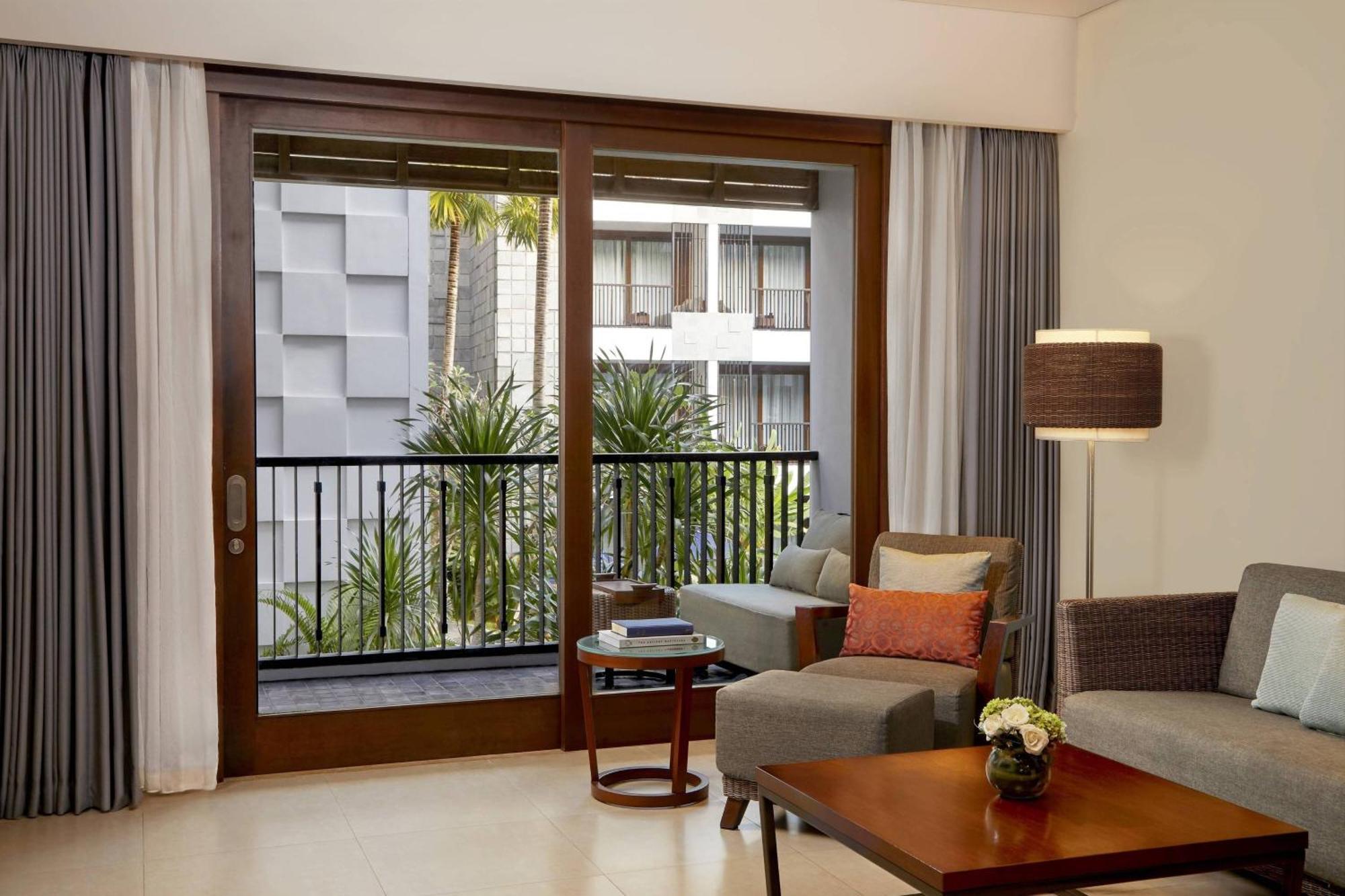 Courtyard By Marriott Bali Seminyak Resort מראה חיצוני תמונה