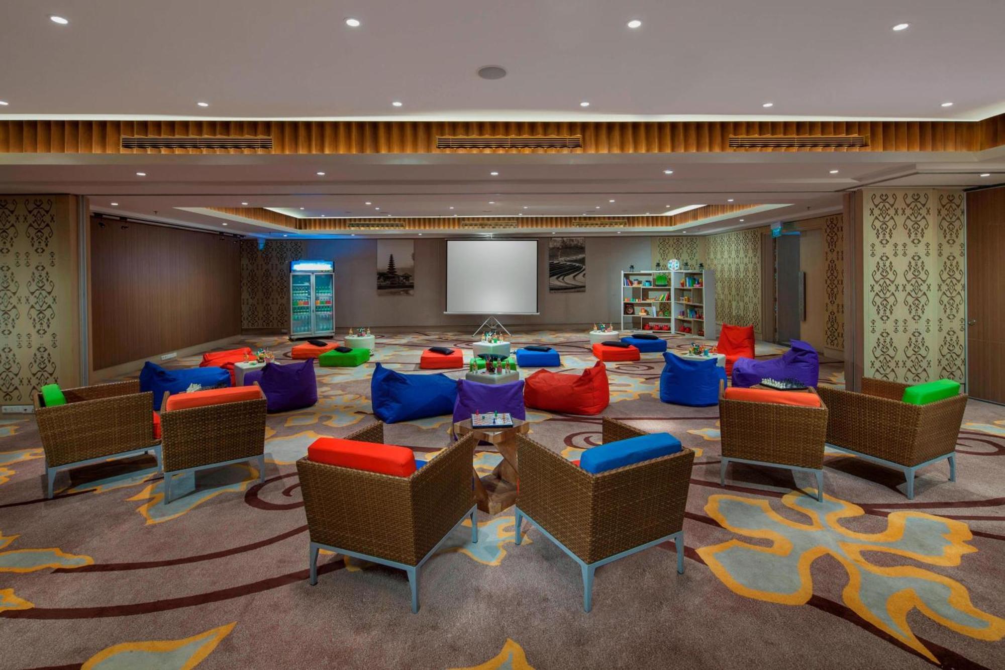 Courtyard By Marriott Bali Seminyak Resort מראה חיצוני תמונה The Library