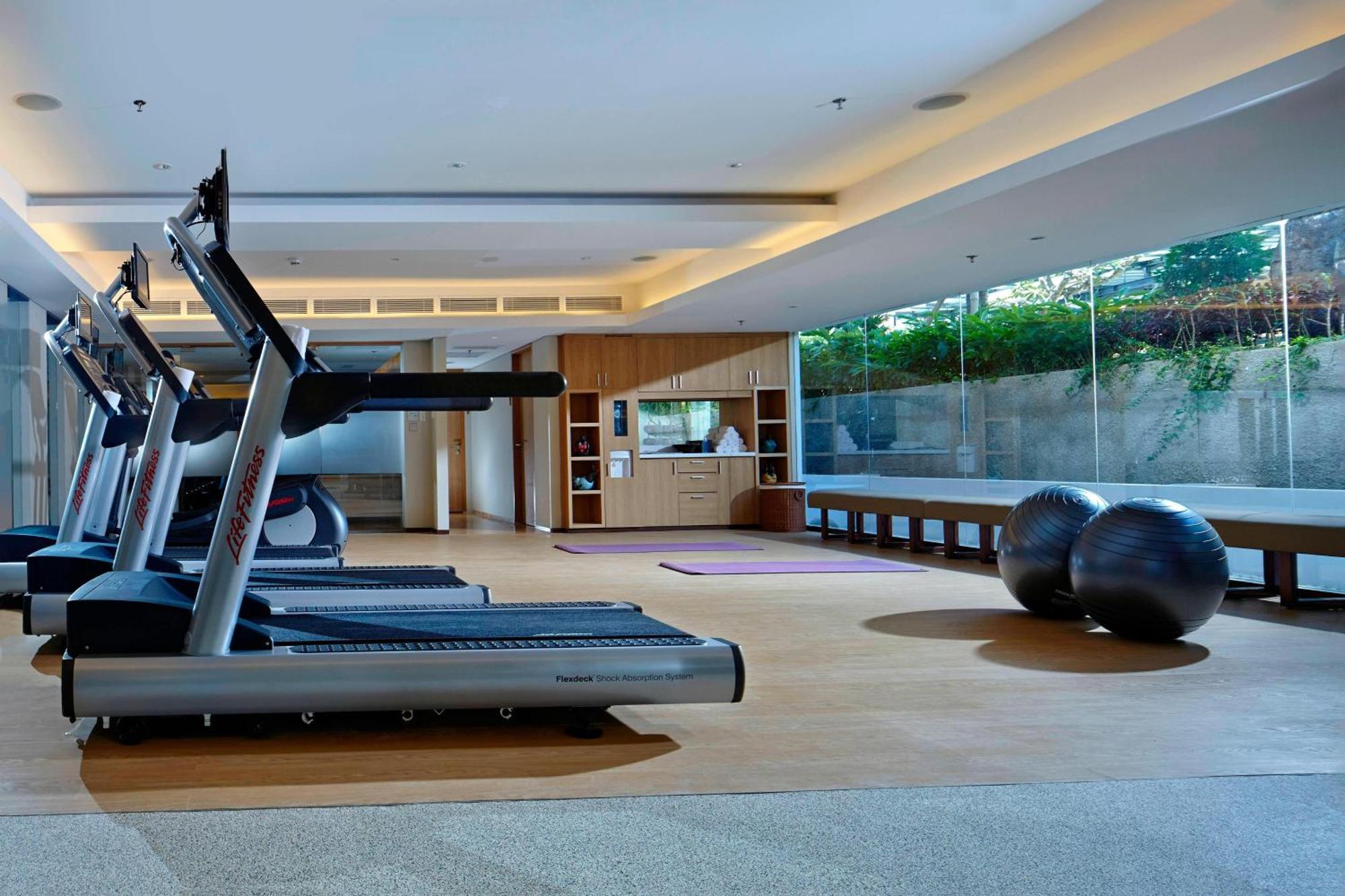 Courtyard By Marriott Bali Seminyak Resort מראה חיצוני תמונה The gym at the hotel