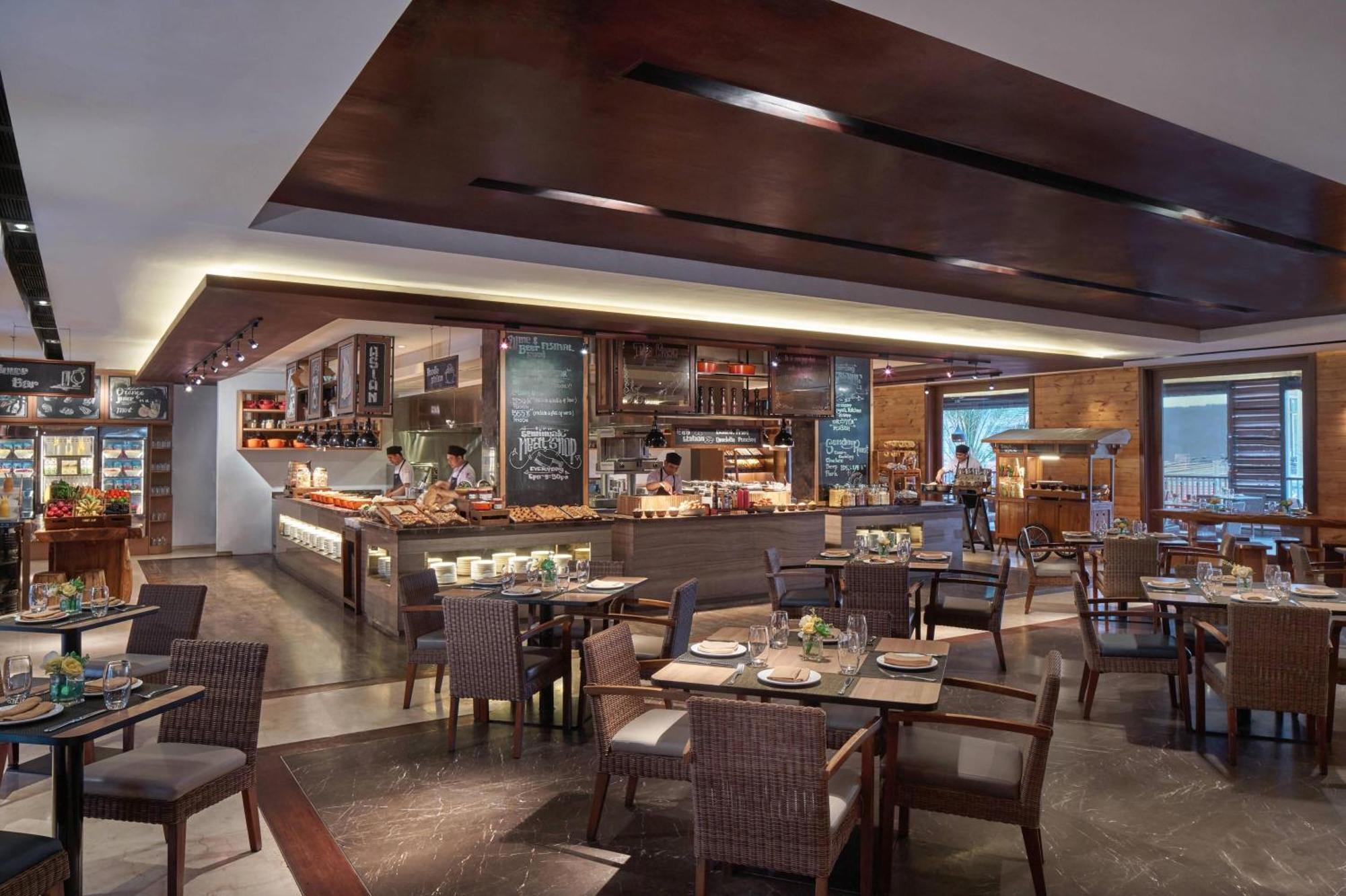 Courtyard By Marriott Bali Seminyak Resort מראה חיצוני תמונה The Club Lounge at the Hong Kong International Financial Centre