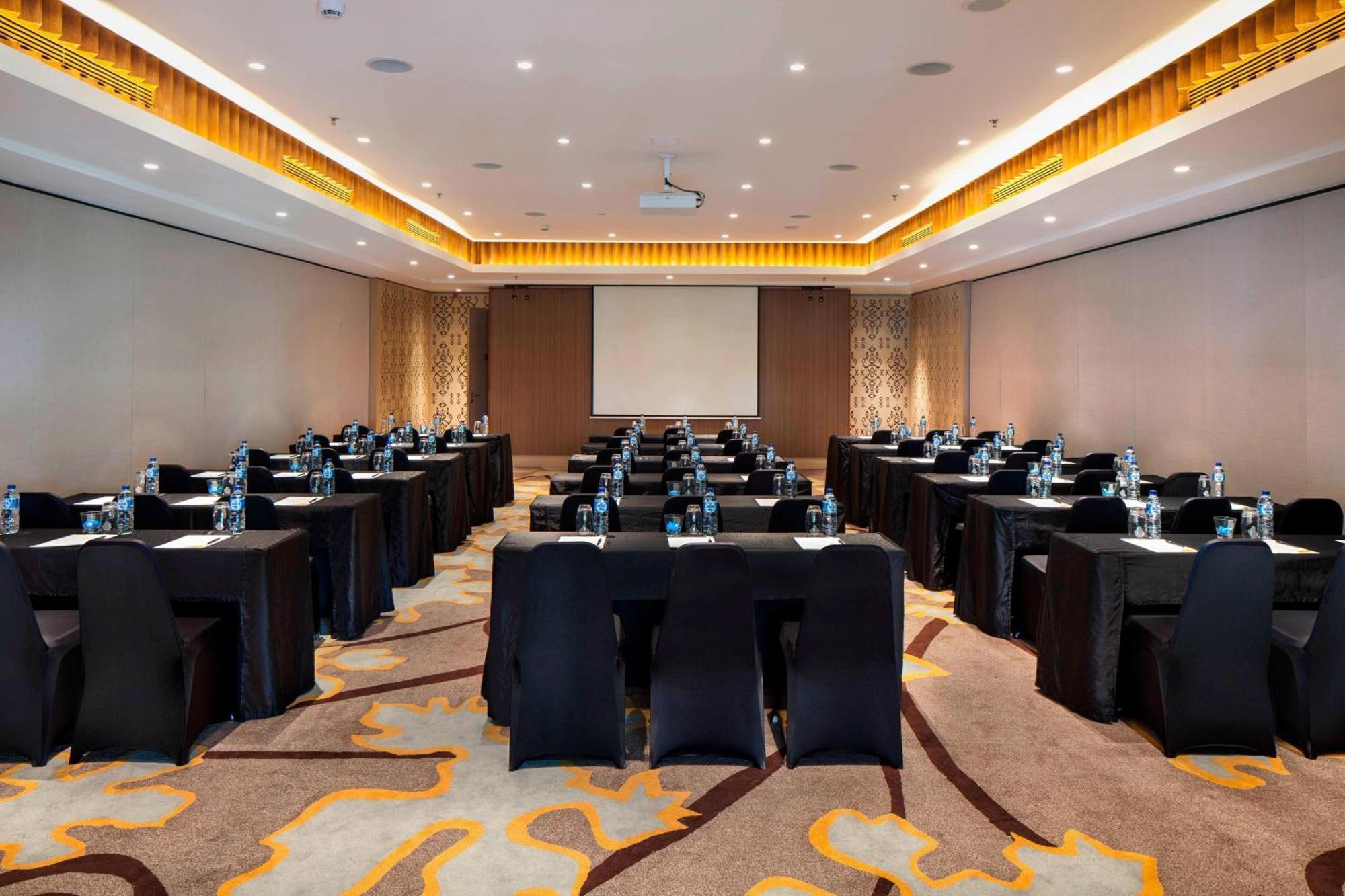 Courtyard By Marriott Bali Seminyak Resort מראה חיצוני תמונה Meeting room