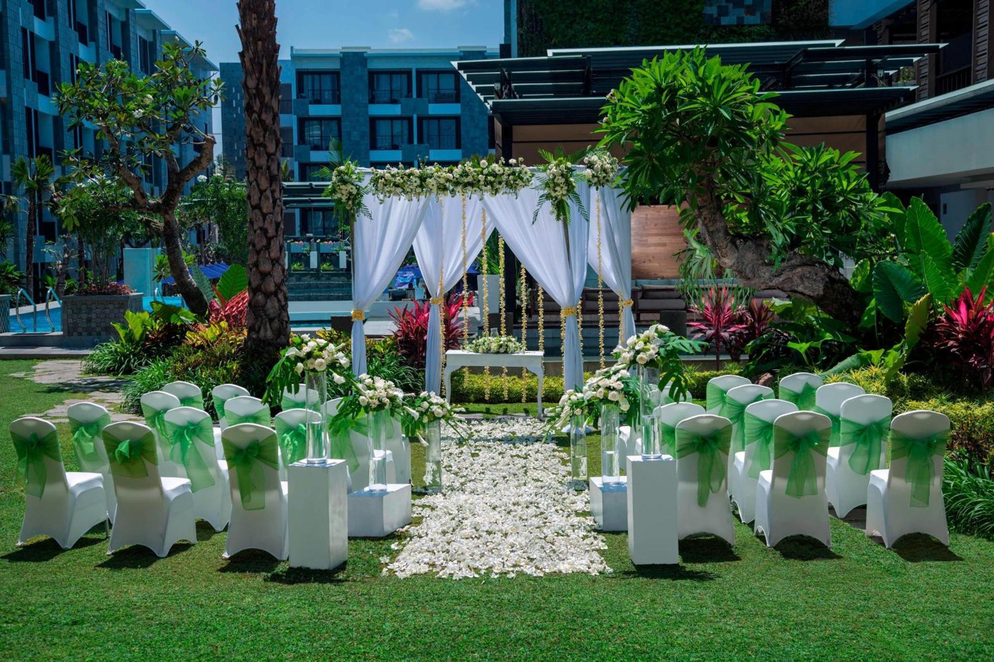 Courtyard By Marriott Bali Seminyak Resort מראה חיצוני תמונה The Westin Orchard, Manila