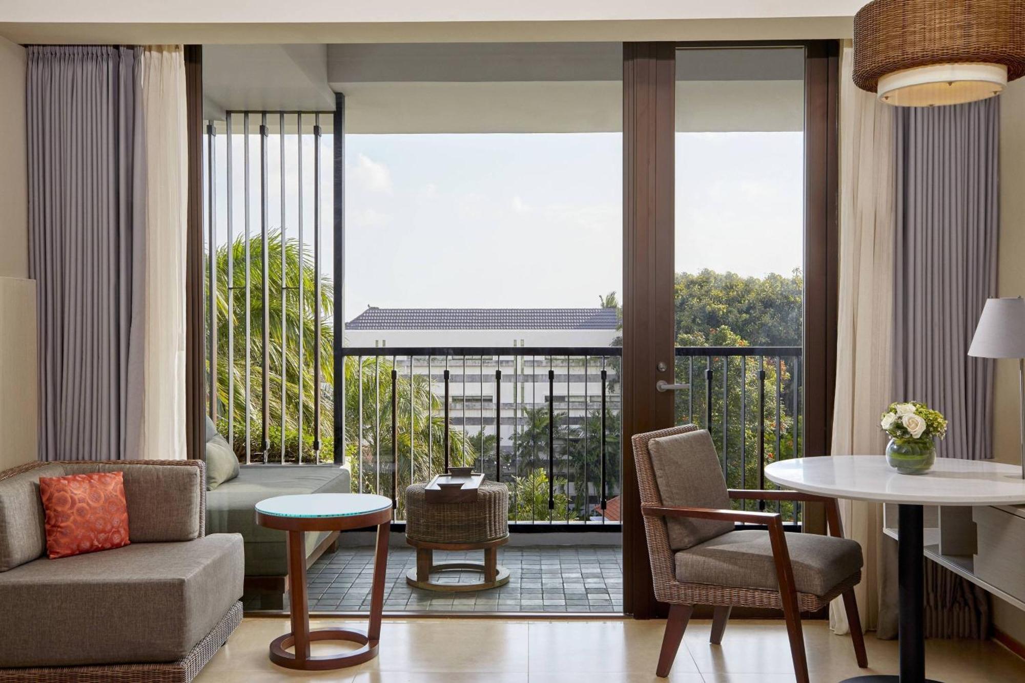 Courtyard By Marriott Bali Seminyak Resort מראה חיצוני תמונה A suite at the hotel