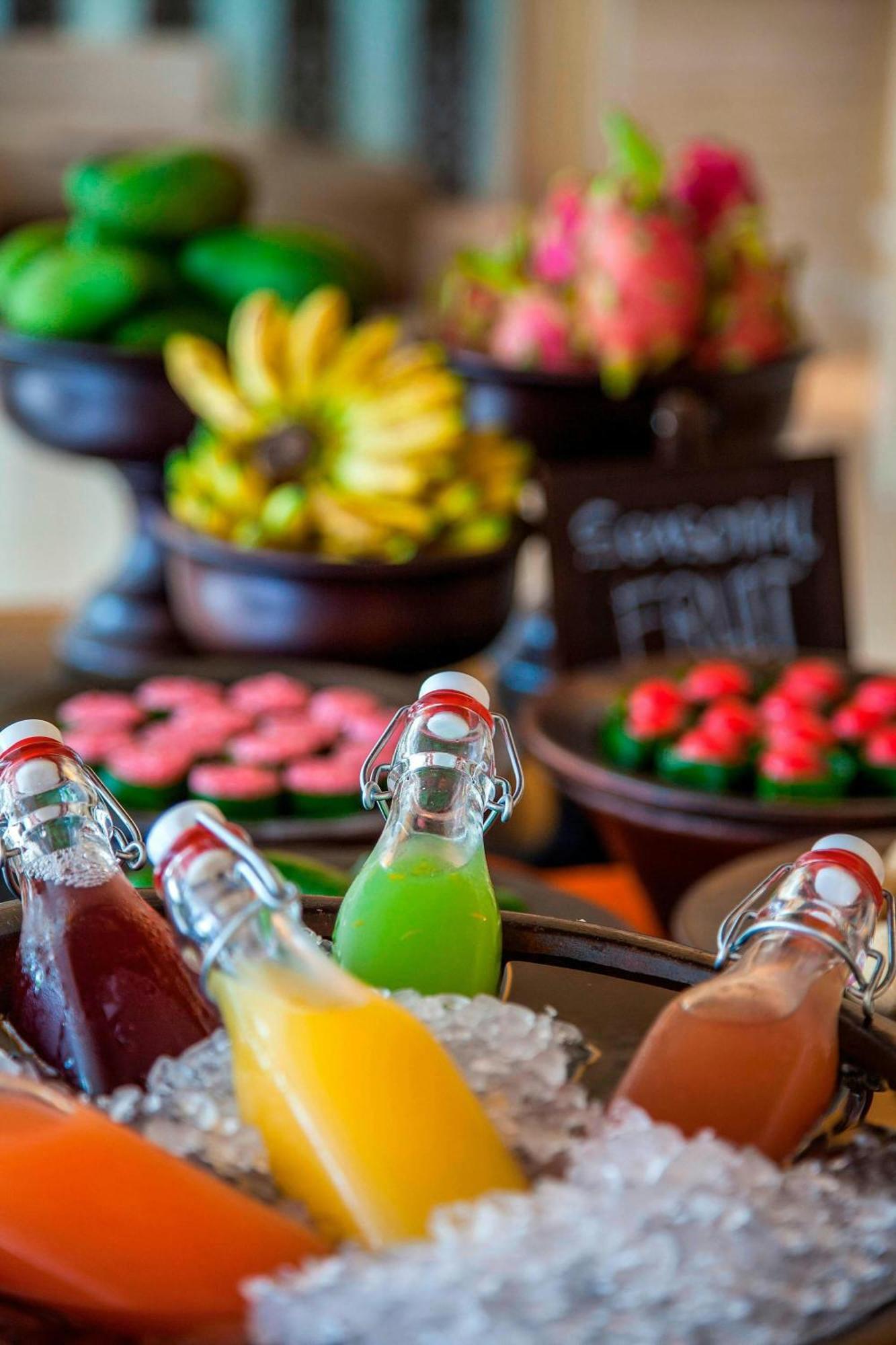 Courtyard By Marriott Bali Seminyak Resort מראה חיצוני תמונה Seasonal fruit